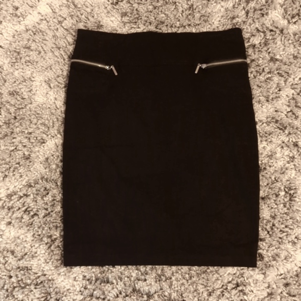 Black pencil skirt, pull on